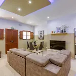 Daire Modern 2br With Backyard In Vibrant St Julians By 360 Estates Saint Julian's